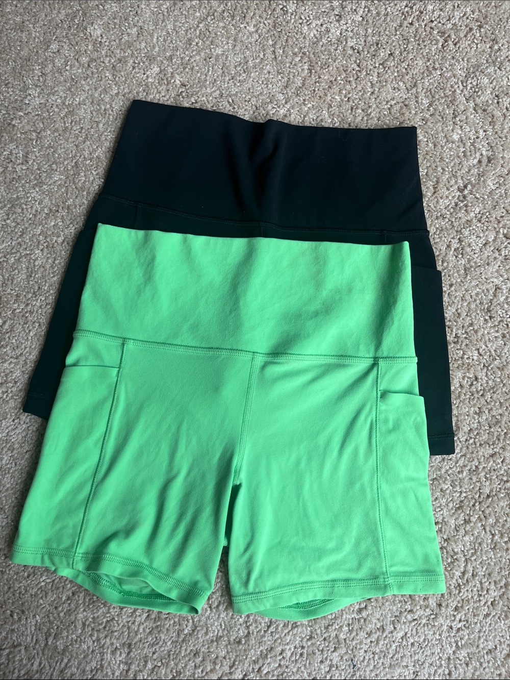 Athleta Salutation Shorts 5”